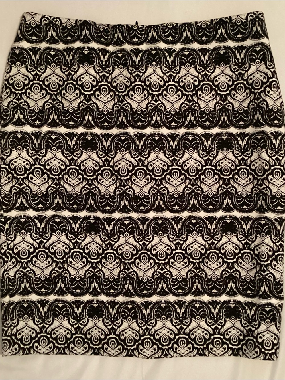 Liz Claiborne Ladies Black White Geometrical Skirt Size 12